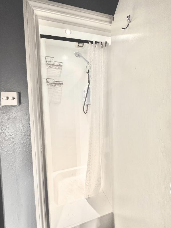 Studio - Split Level image 3