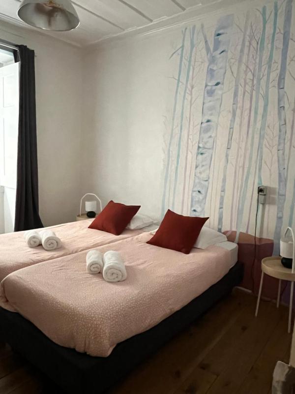 Twin Room with Shared Bathroom image 2
