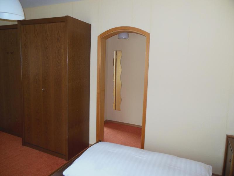 Double Room Street Side image 1