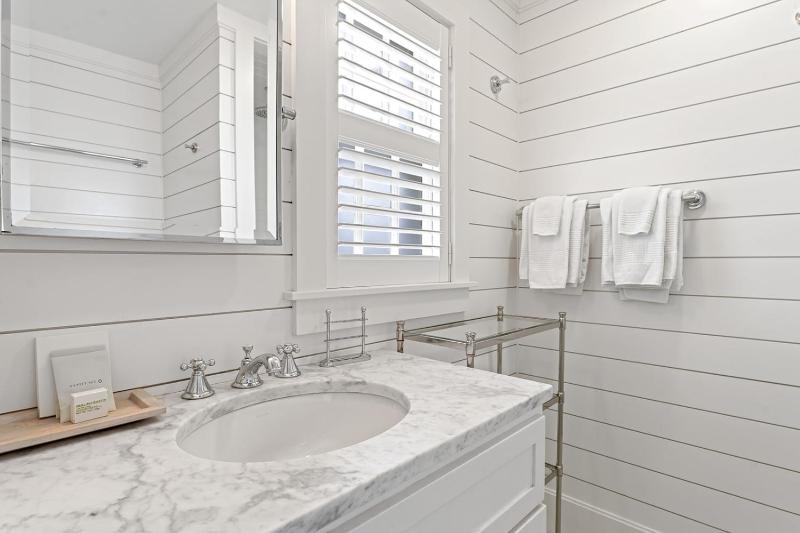 Regatta Queen Petite image 4