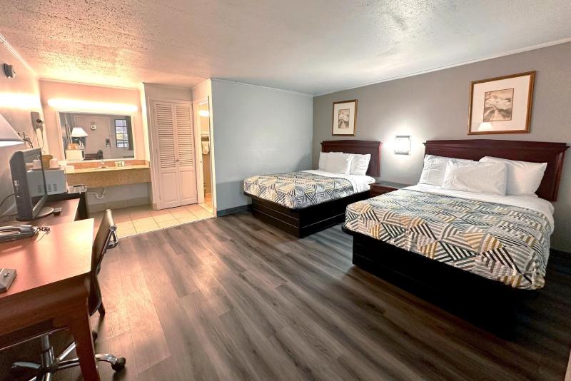 Standard Double Room with Two Double Beds - Non-Smoking image 3