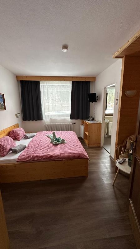 Standard Double Room image 1
