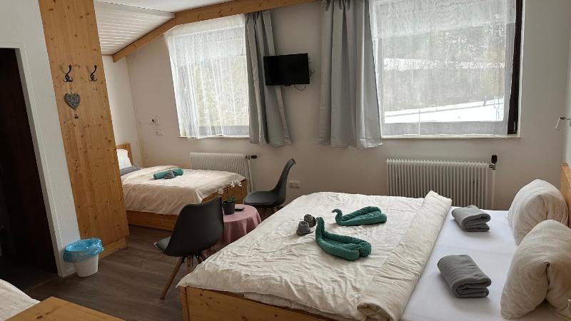 Classic Quadruple Room image 1
