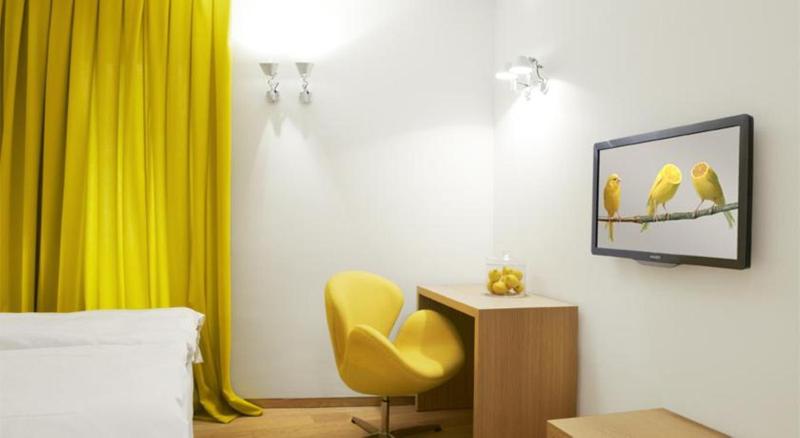 Deluxe Room image 4