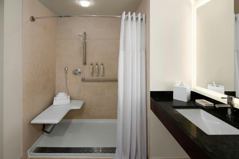 Renaissance Seattle Hotel - image 5
