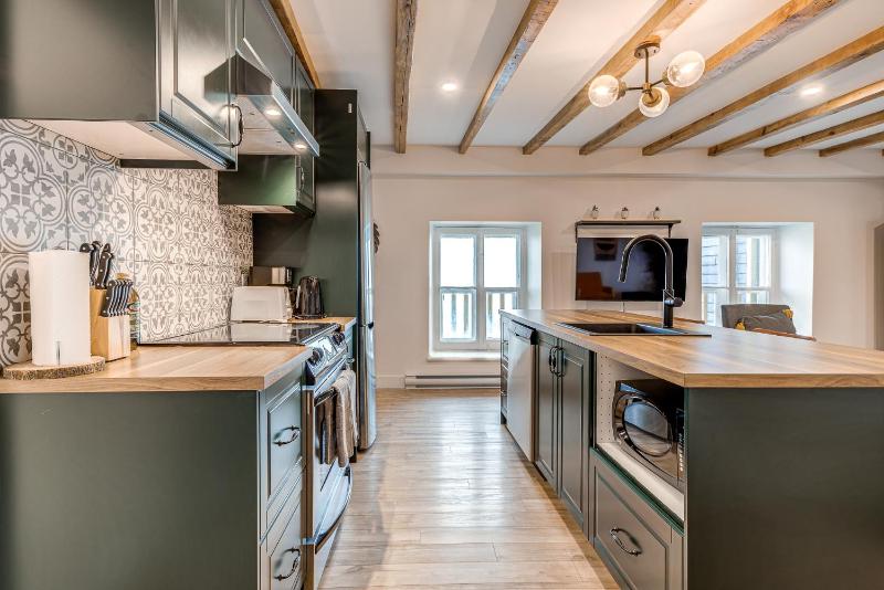 North House - Spectacular 3 Bedroom Old Quebec Penthouse - image 14