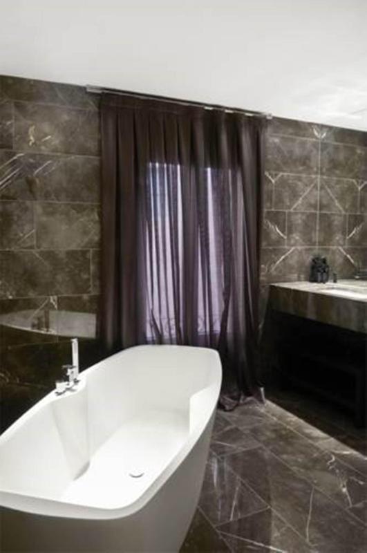 Junior Suite image 2