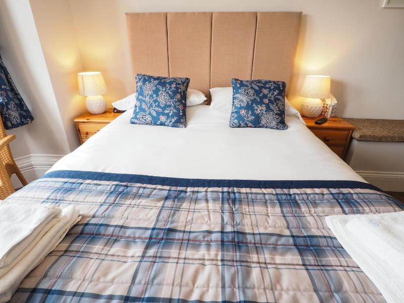 Double Room image 3
