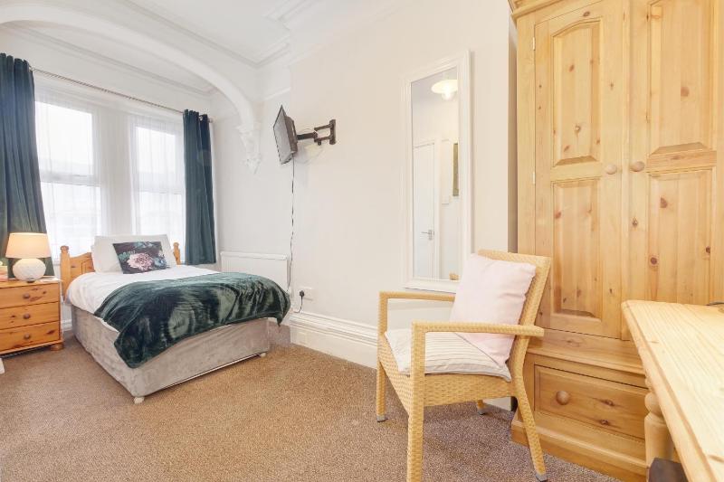 Single Room image 1