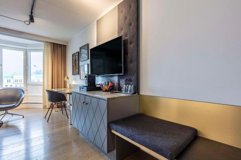 Executive Room with Square View- min 25 years of age acceptable image 1