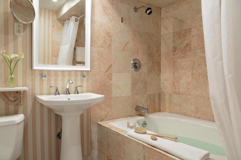 King Suite image 2