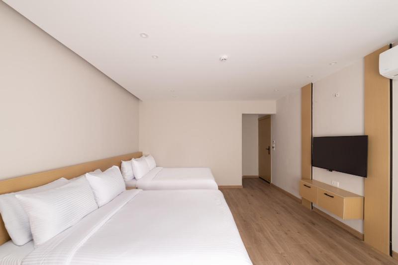 Elegance Grand City Hotel - image 3