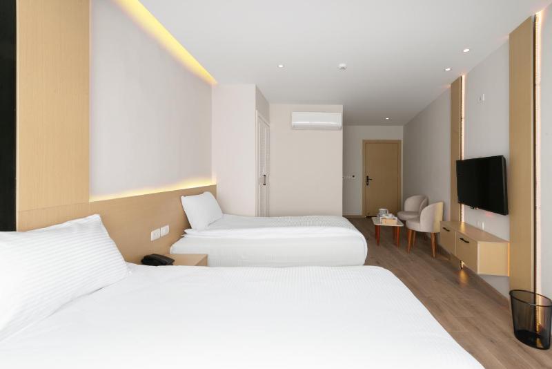 Elegance Grand City Hotel - image 4