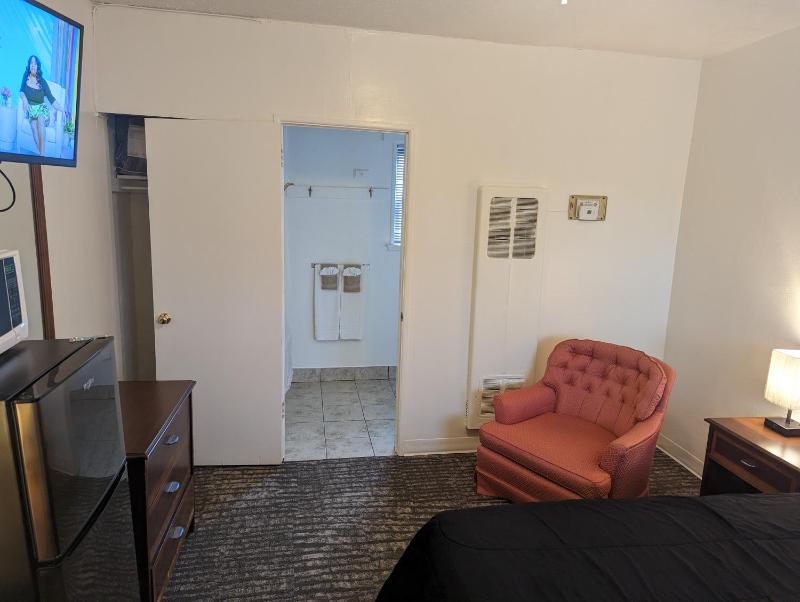 Double Room image 4