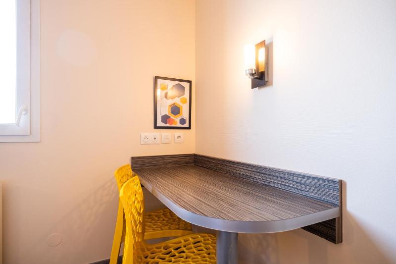 Standard Double Room image 3