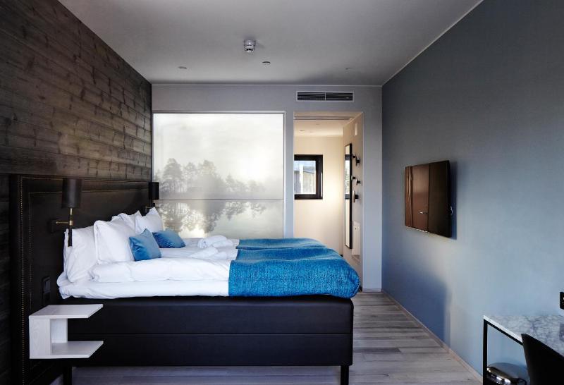 Twin Room with Garden View image 3