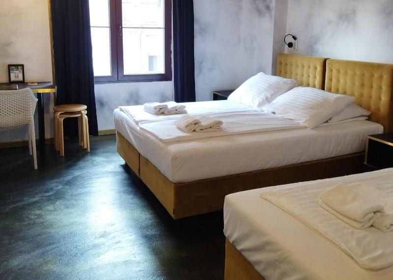 Triple Room with Private Bathroom image 1