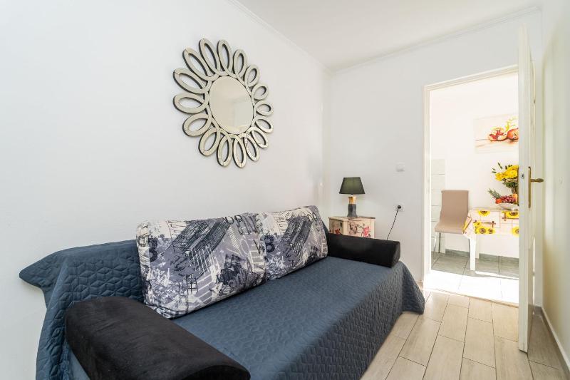 One-Bedroom Apartment with Terrace image 3