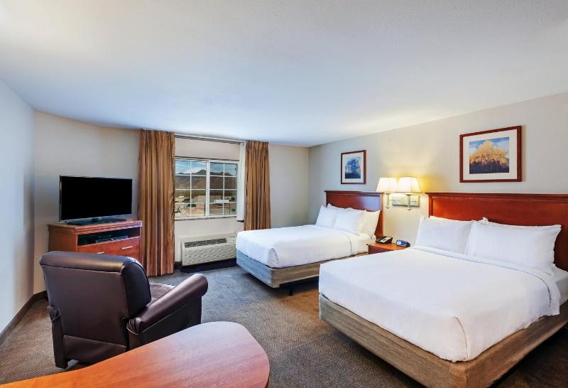 Queen Studio Suite with Two Queen Beds and Full Kitchen image 3