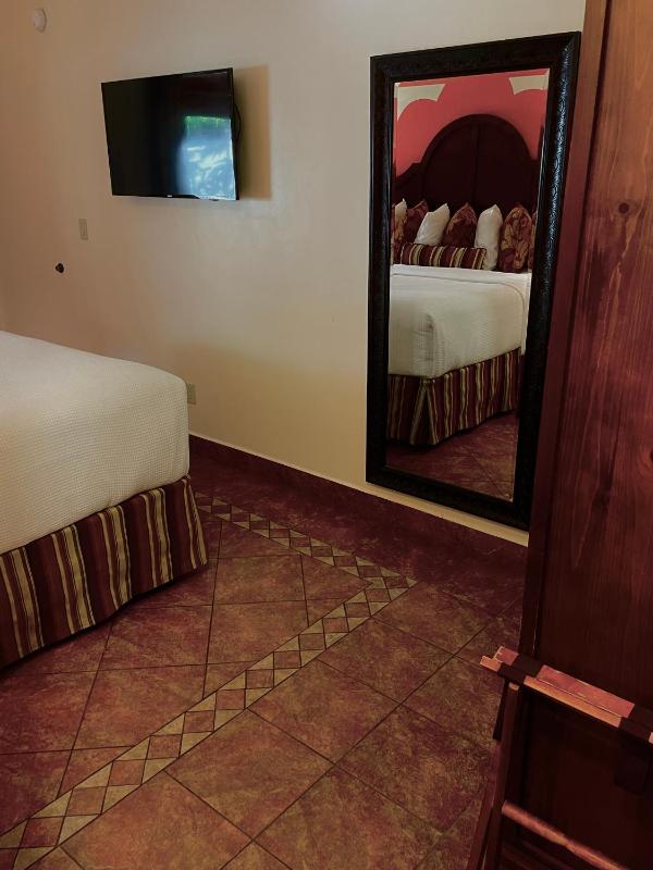 Los Arboles Hotel - image 50