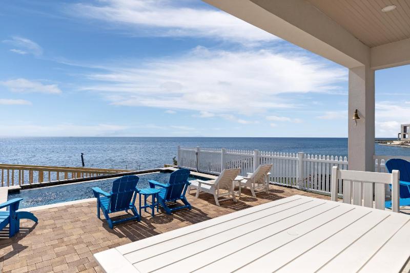 Ahh da Sea - Waterfront Backyard Ramp to Jetty & Laguna home - image 5
