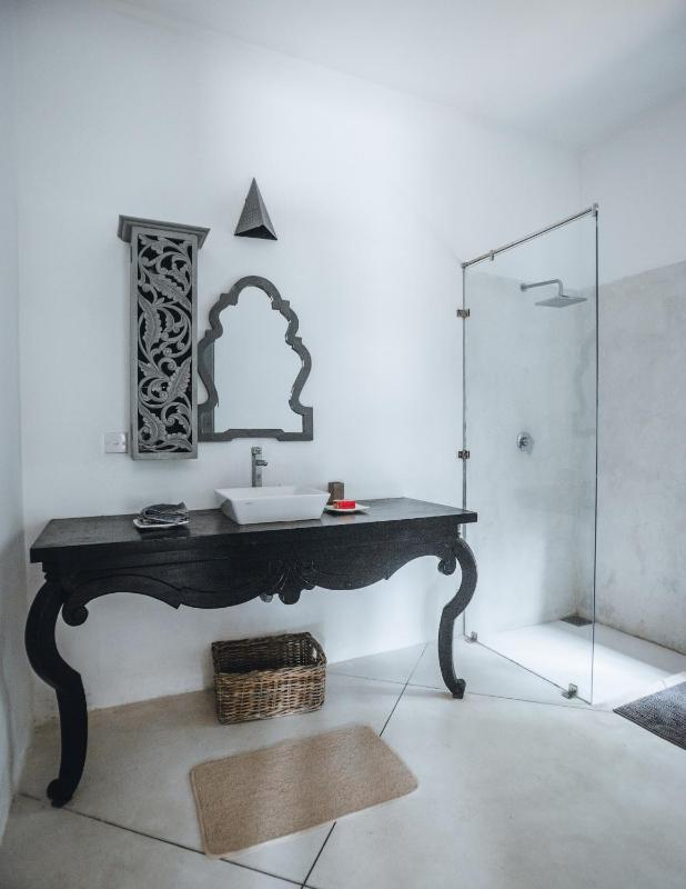 Koggala Lake Villa 1 with 3 bedrooms - image 3