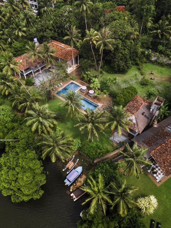 Koggala Lake Villa 1 with 3 bedrooms - image 12