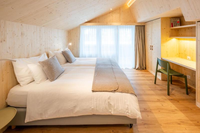 Suite with Mountain View image 4