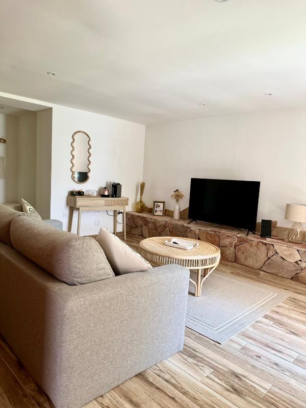 Suite with Garden View image 4