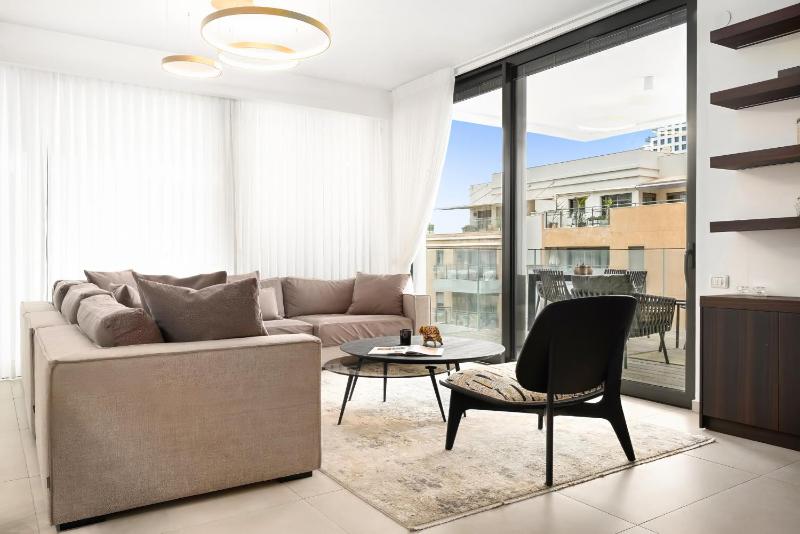 Mamad Luxury Condo By Feelhome - image 15