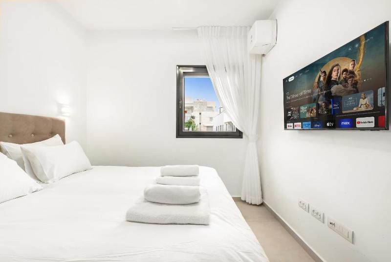 Mamad Luxury Condo By Feelhome - image 12