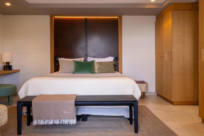 Deluxe Room with Sea View image 3