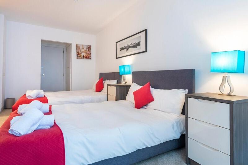 Two-Bedroom Apartment with City View image 4