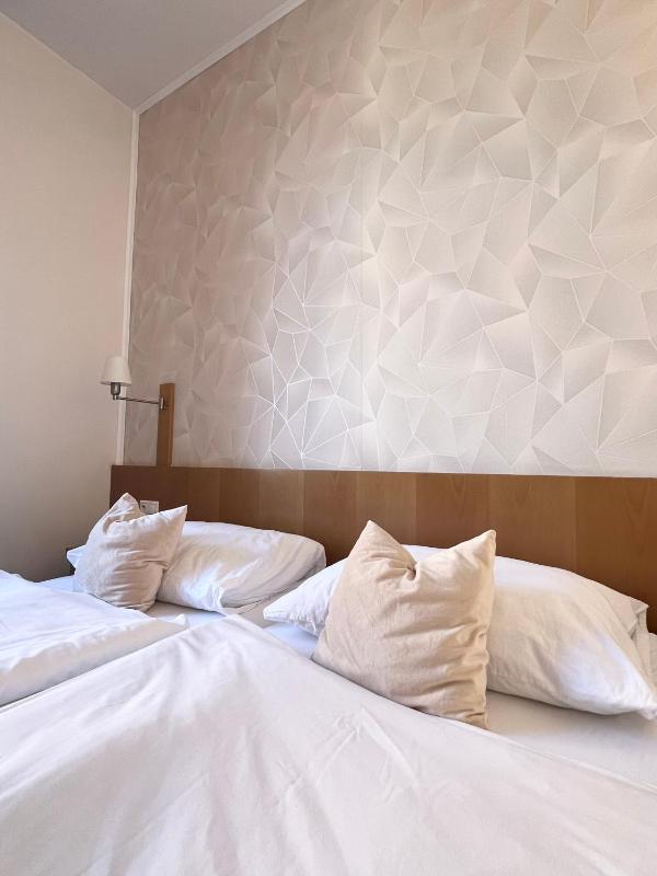 Standard Double or Twin Room image 3