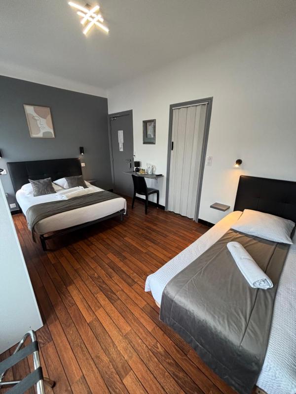 Triple Room with Shower image 1