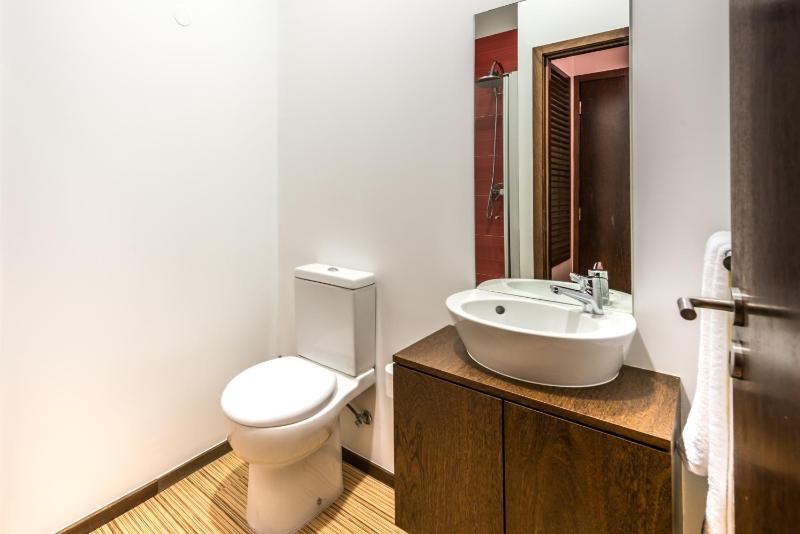 Lounge Inn Guest House - image 5