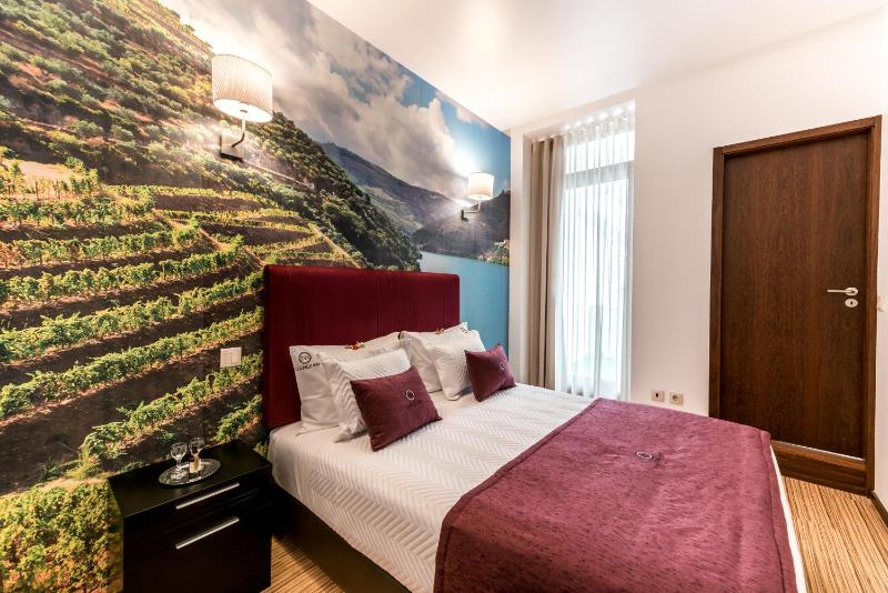 Double Room with Balcony image 3