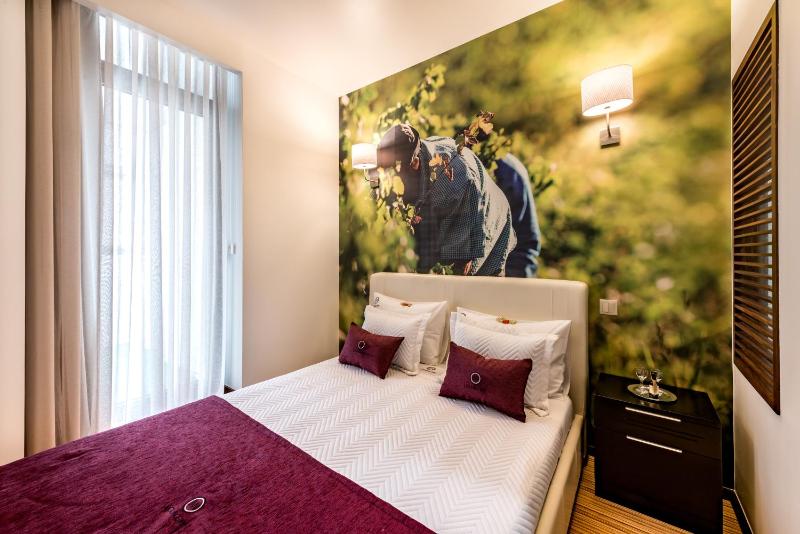 Double Room with Balcony image 2