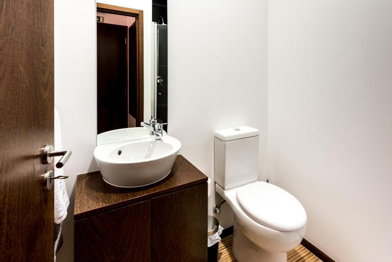 Lounge Inn Guest House - image 7
