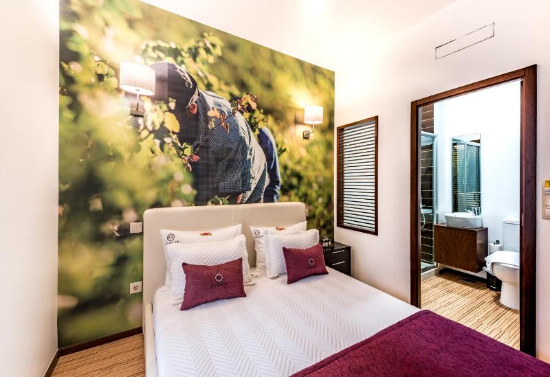 Lounge Inn Guest House - image 12