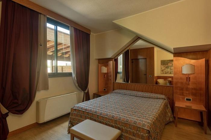 Standard Single Room image 3