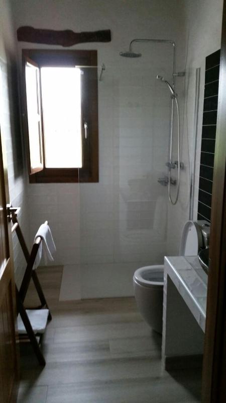 Double Room with Balcony image 3