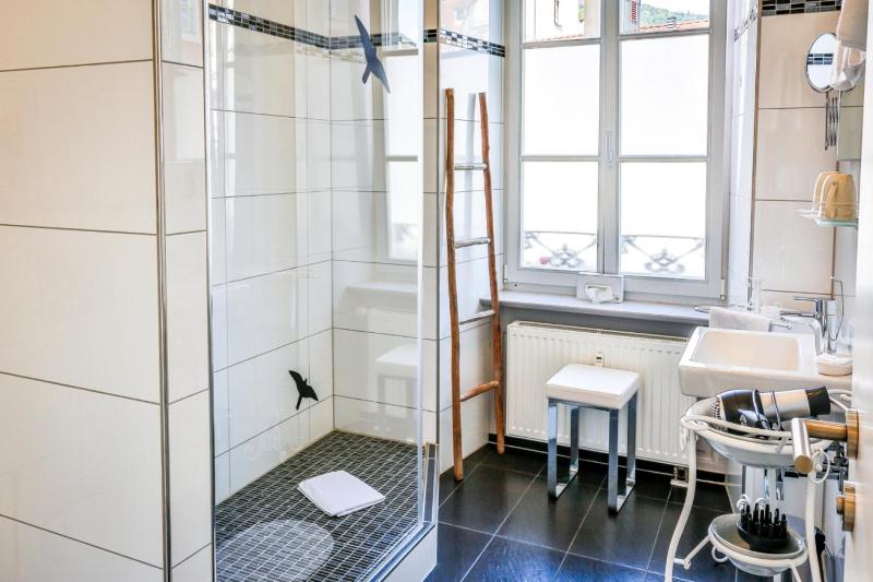 Single Room with Private Bathroom image 4