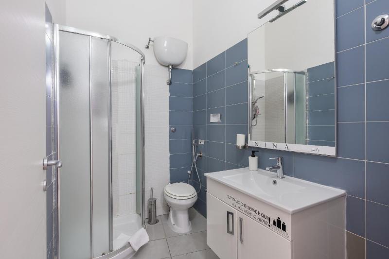 Double Room image 3