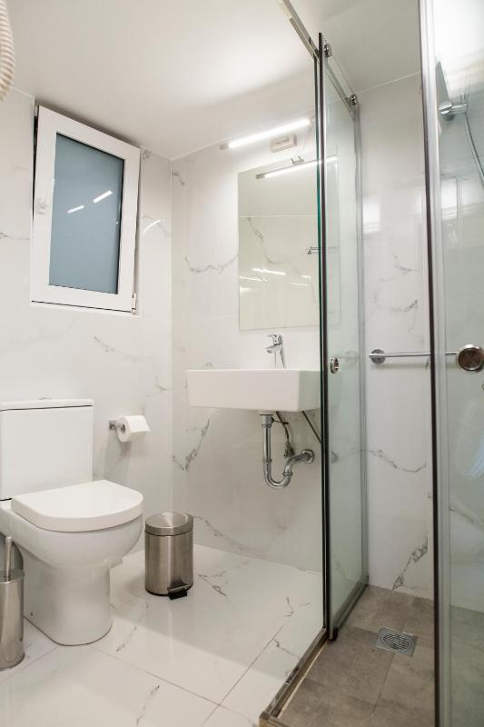 Standard Double or Twin Room with Extra Bed image 4