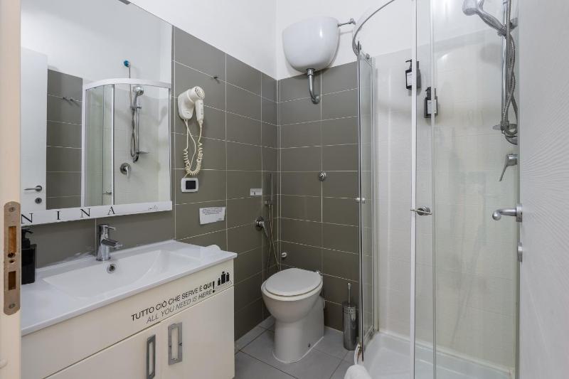 Double Room image 3