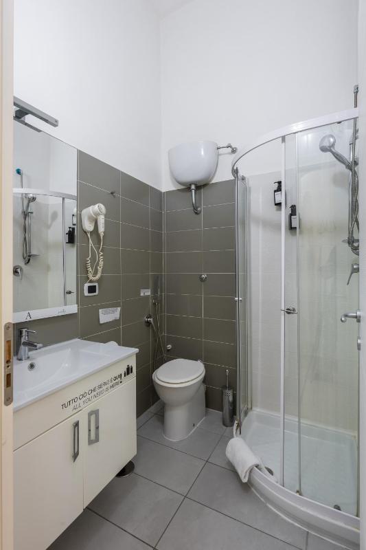 Double Room image 2