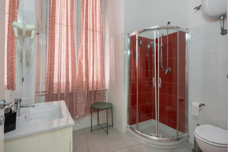Double Room image 2