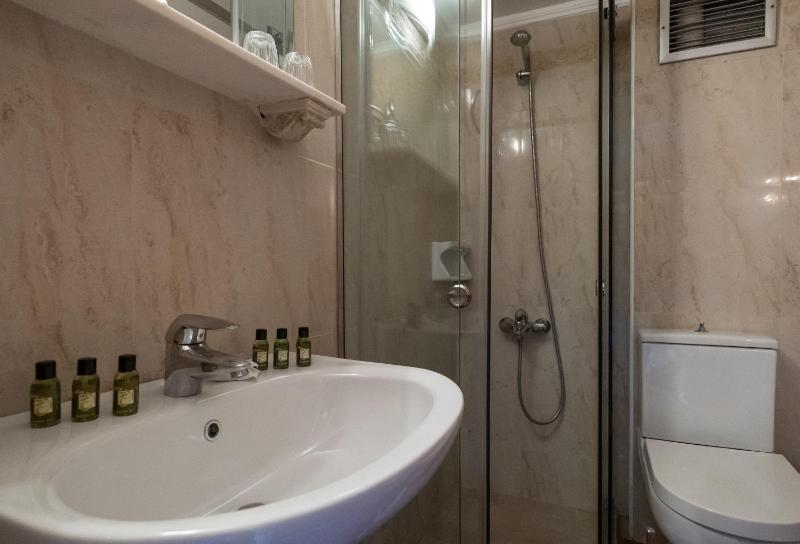 Standard Double or Twin Room with Extra Bed image 2