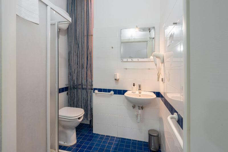 Double Room image 2